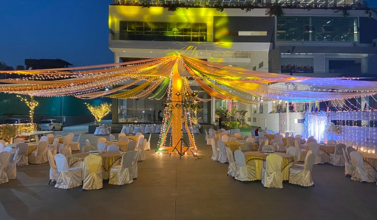Outdoor Banquet Seating & Lighting