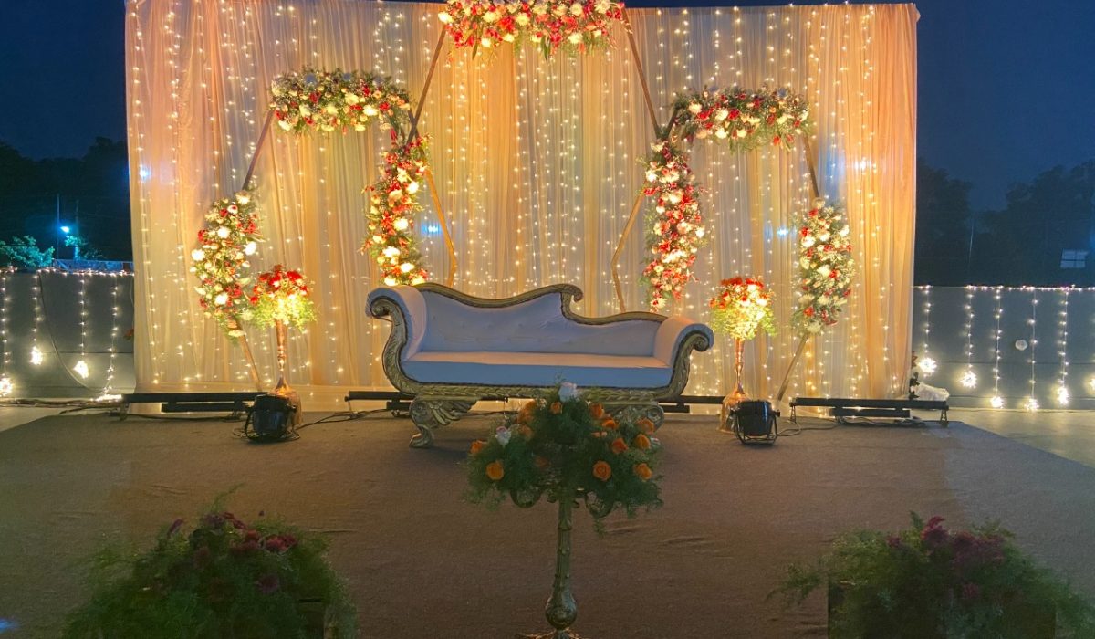 Outdoor Banquet Decoration Idea